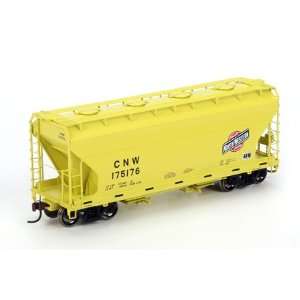   ACF 2970 Covered Hopper, C&NW/Yel #175176 ATH95969: Toys & Games