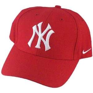  Nike New York Yankees Red Wool Classic II Hat: Sports 