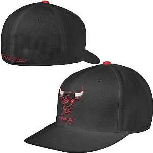  Chicago Bulls Windy City Fitted Cap: Sports & Outdoors