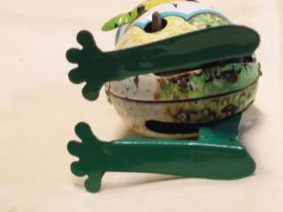 mechanical toy green colored frog vintage jumping nice wind up  