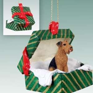  Airedale Terrier Green Gift Box Dog Ornament: Home 