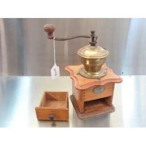   Pe De High Top w Brass Funnel Coffee Grinder: Kitchen & Dining
