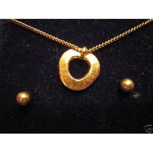  Gold Circl on Necklace with Earrings Set (J 46 