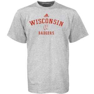Adidas Wisconsin Badgers Ash Practice T shirt:  Sports 