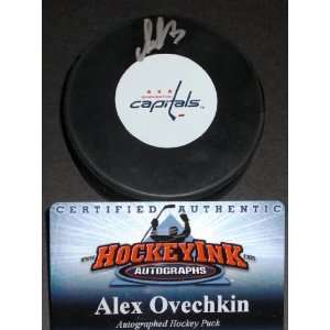  Alex Ovechkin Autographed Washinton Capitols Puck: Sports 