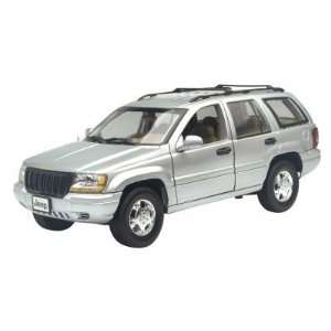  Jeep Grand Cherokee SUV 1:18 Diecast Model in Silver: Toys 