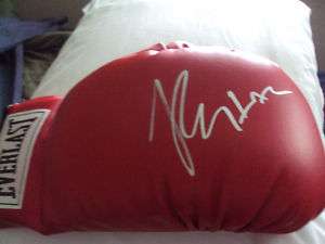 Julio Cesar Chavez Signed Everlast Boxing Glove with proof  