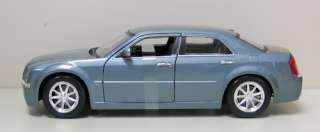 Chrysler 300 Diecast Model Car   Maisto   1:18 Scale   New in box 