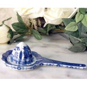  BLUE WILLOW FANCY PORCELAIN LEMON JUICER: Kitchen & Dining