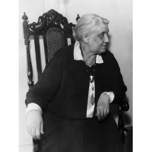  Jane Addams, Founder of Hull House and Nobel Peace Prize 