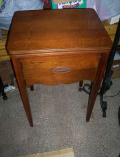 Vintage Singer 2B Sewing machine w/Cabinet  