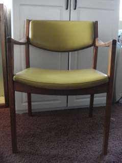 Mid Century Modern Eames Danish Bent Wood Vinyl Gunlocke Chair  