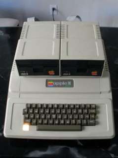 Vintage Computer Apple II plus + 2 x2 Apple Floppy Drives # AA11040B 