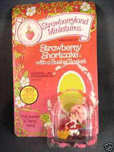 1982 Strawberryland Miniatures Strawberry Shortcake  