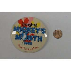  Disney Land Vintage 1982 Mickey Mouse 3 Button 