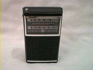 1970S GE 7 2500B AM FM TRANSISTOR RADIO PLAYS GREAT 2  