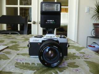 MINOLTA XG A 35mm SLR Camera w/Minolta Zoom Lens+Flash  