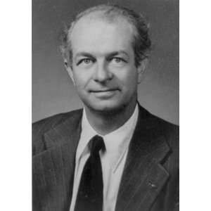  Photo of Nobel Prize winner Linus Pauling. Size of photo 